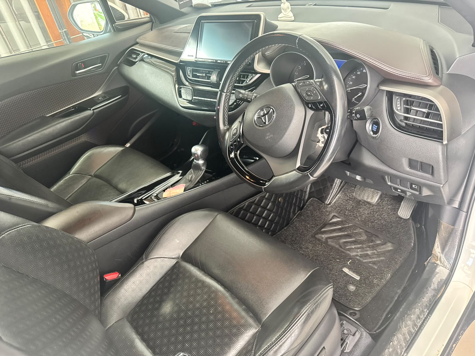 TOYOTA C-HR 2017