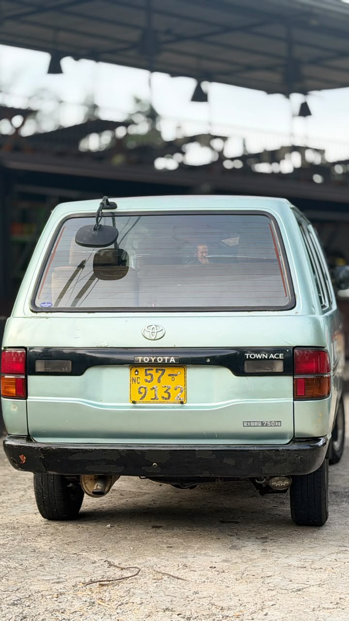 TOYOTA TOWNACE (LITEACE) FLAT ROOF 1992