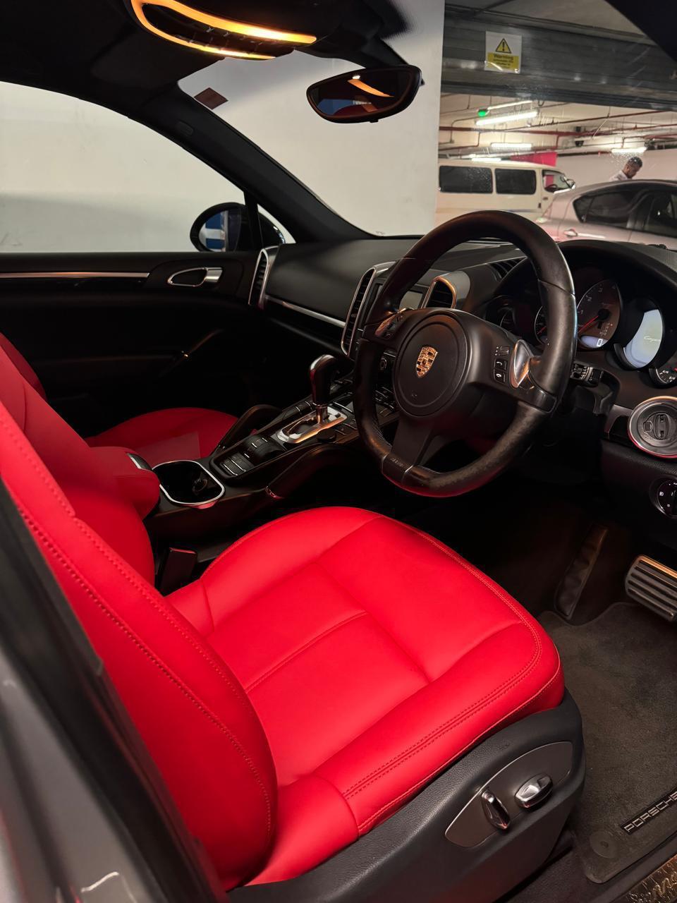 Porsche Cayenne Black Red 2011