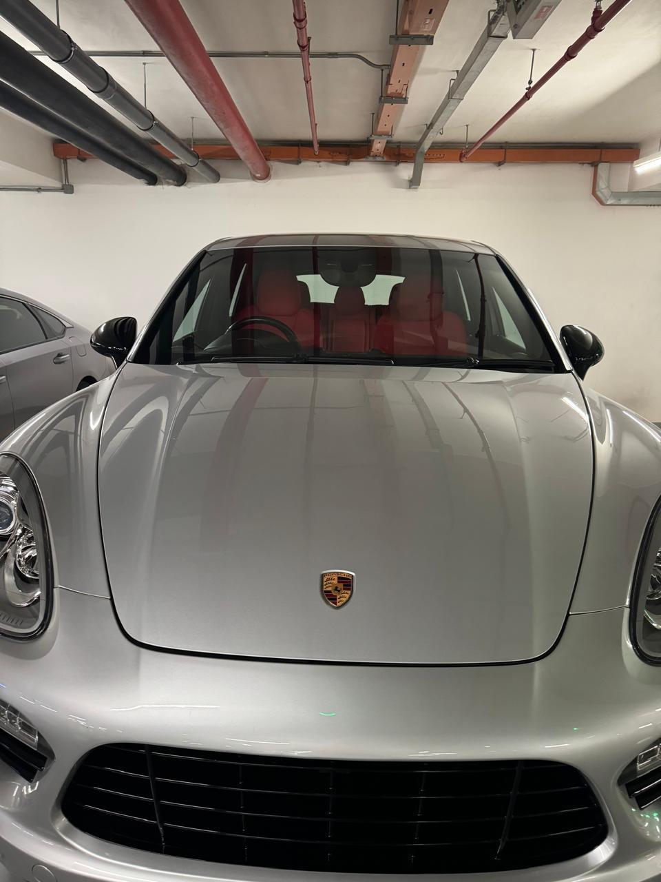 Porsche Cayenne Black Red 2011