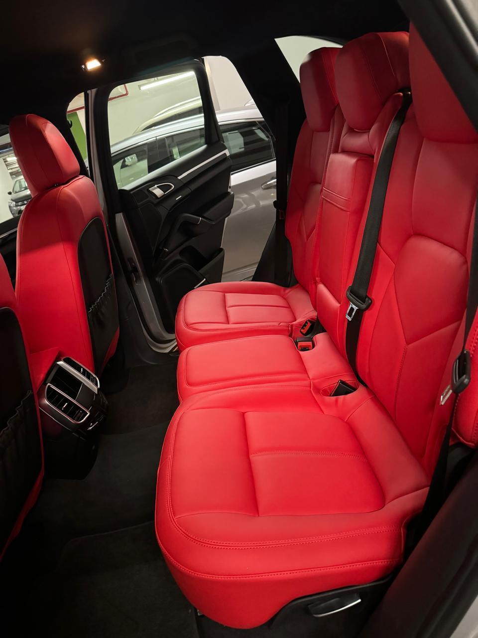 Porsche Cayenne Black Red 2011