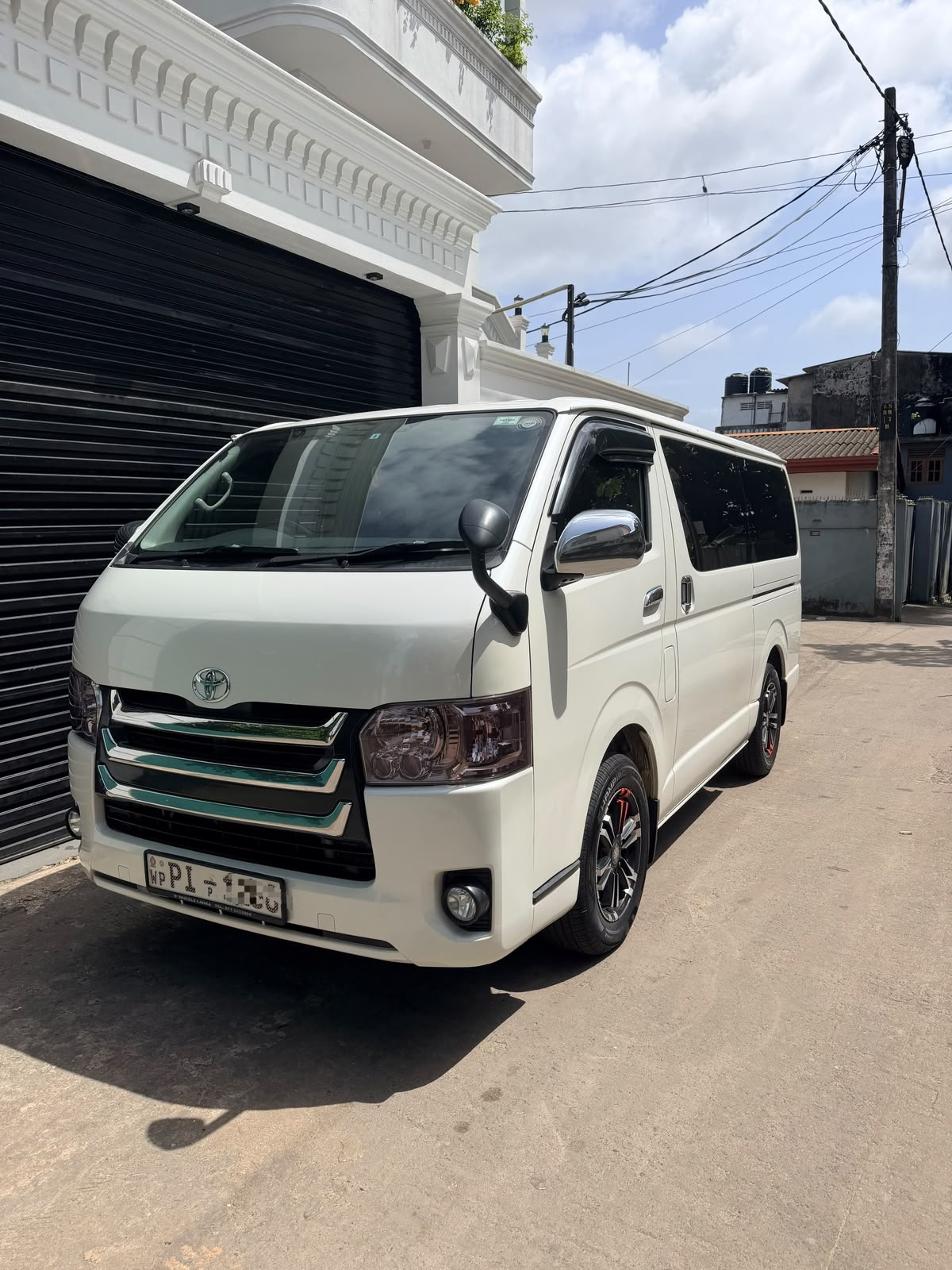 Toyota Hiace TRH 201 2016
