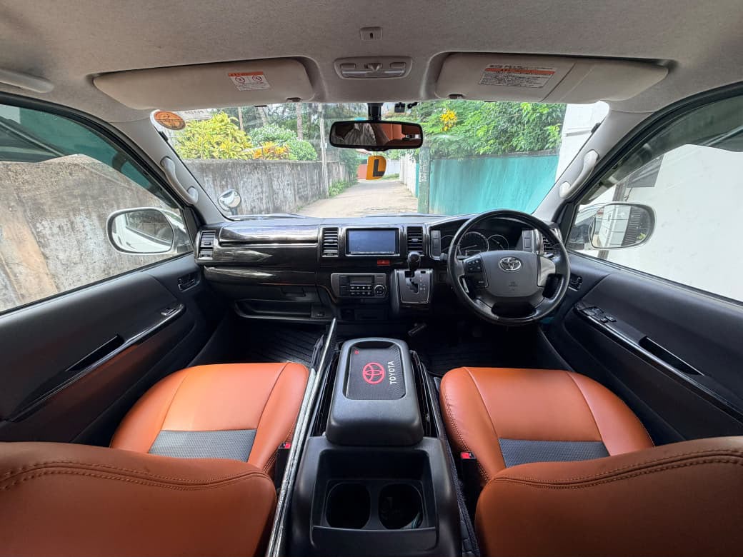 Toyota Hiace TRH 201 2016