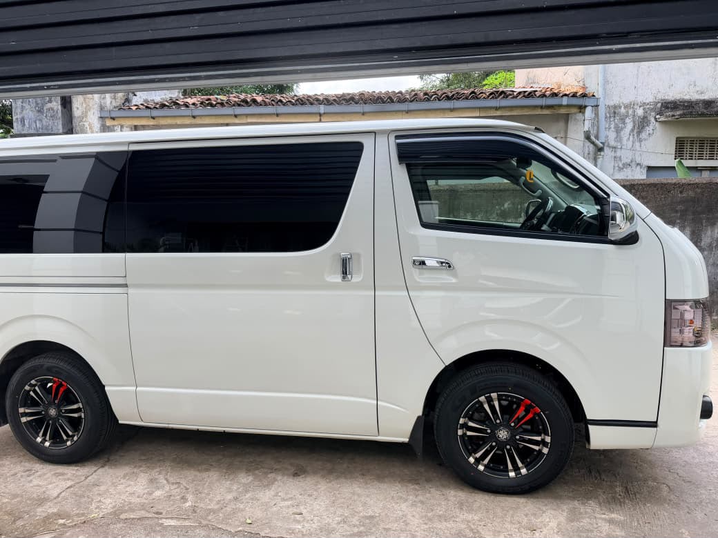 Toyota Hiace TRH 201 2016