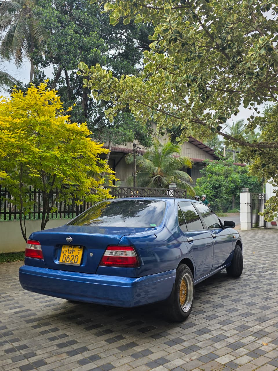 Nissan Bluebird 2001