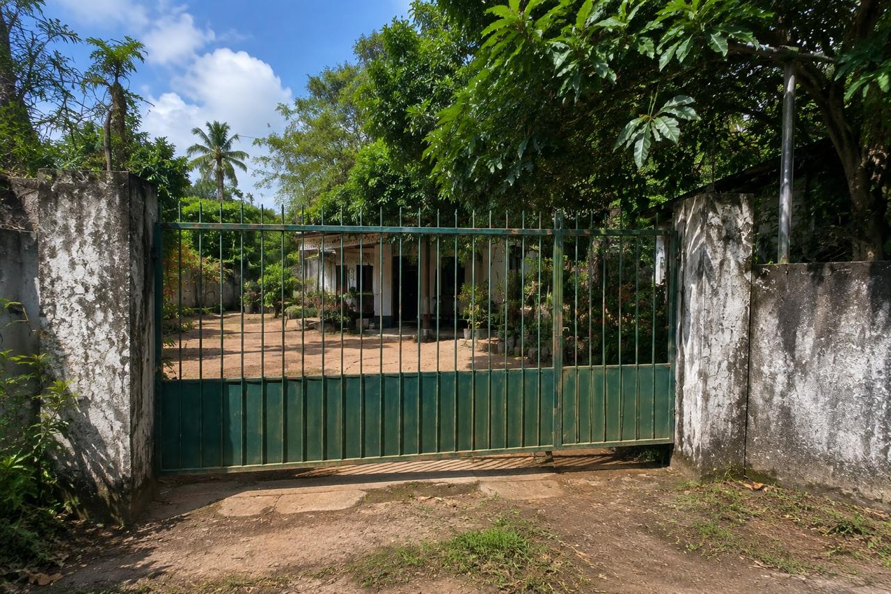 Land With A House For Sale In Homagama