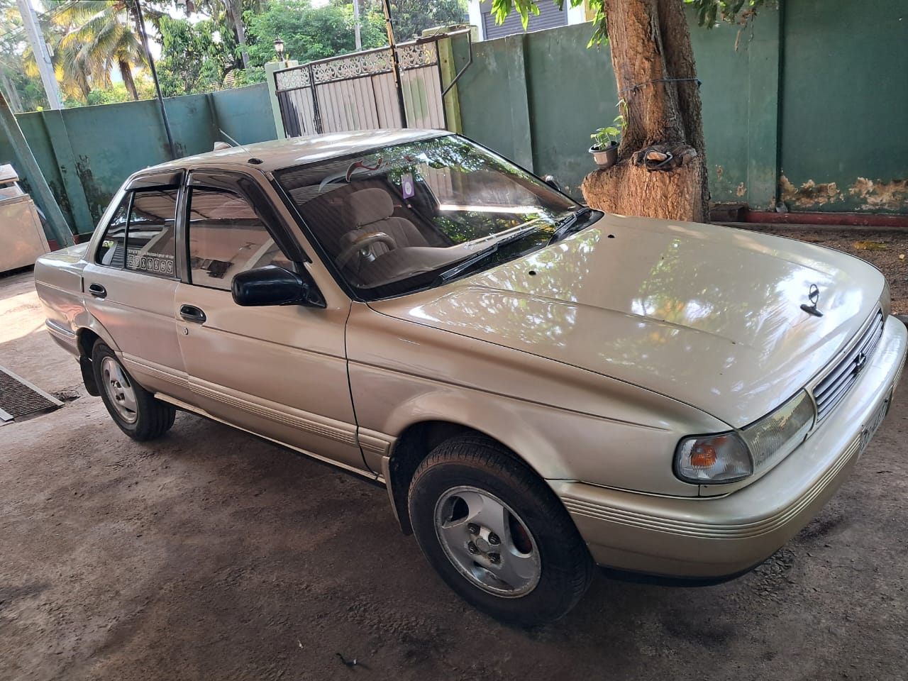 Nissan Sunny 1993