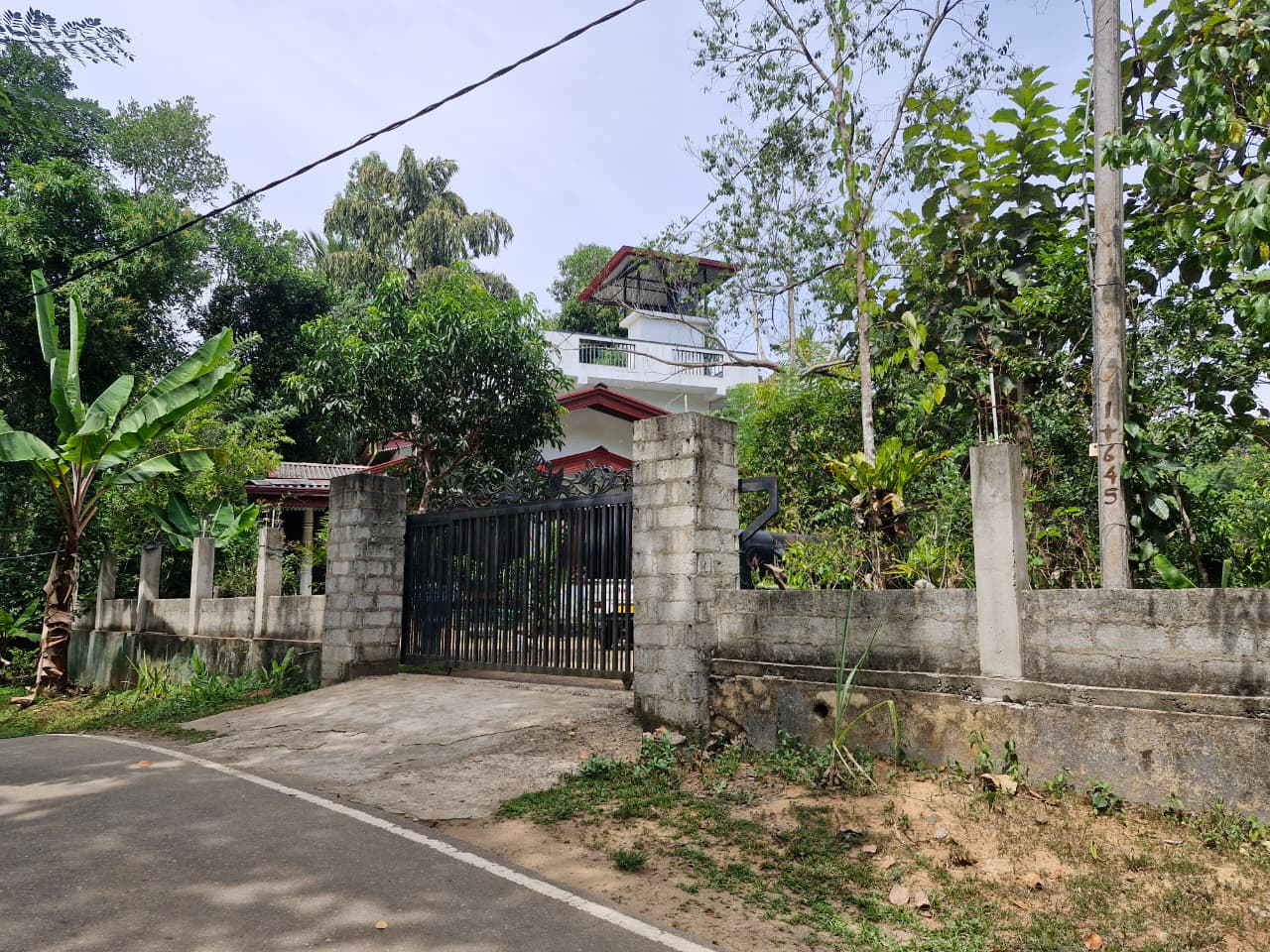 Modern Three Storey House with Land Sale – Badalkumbura