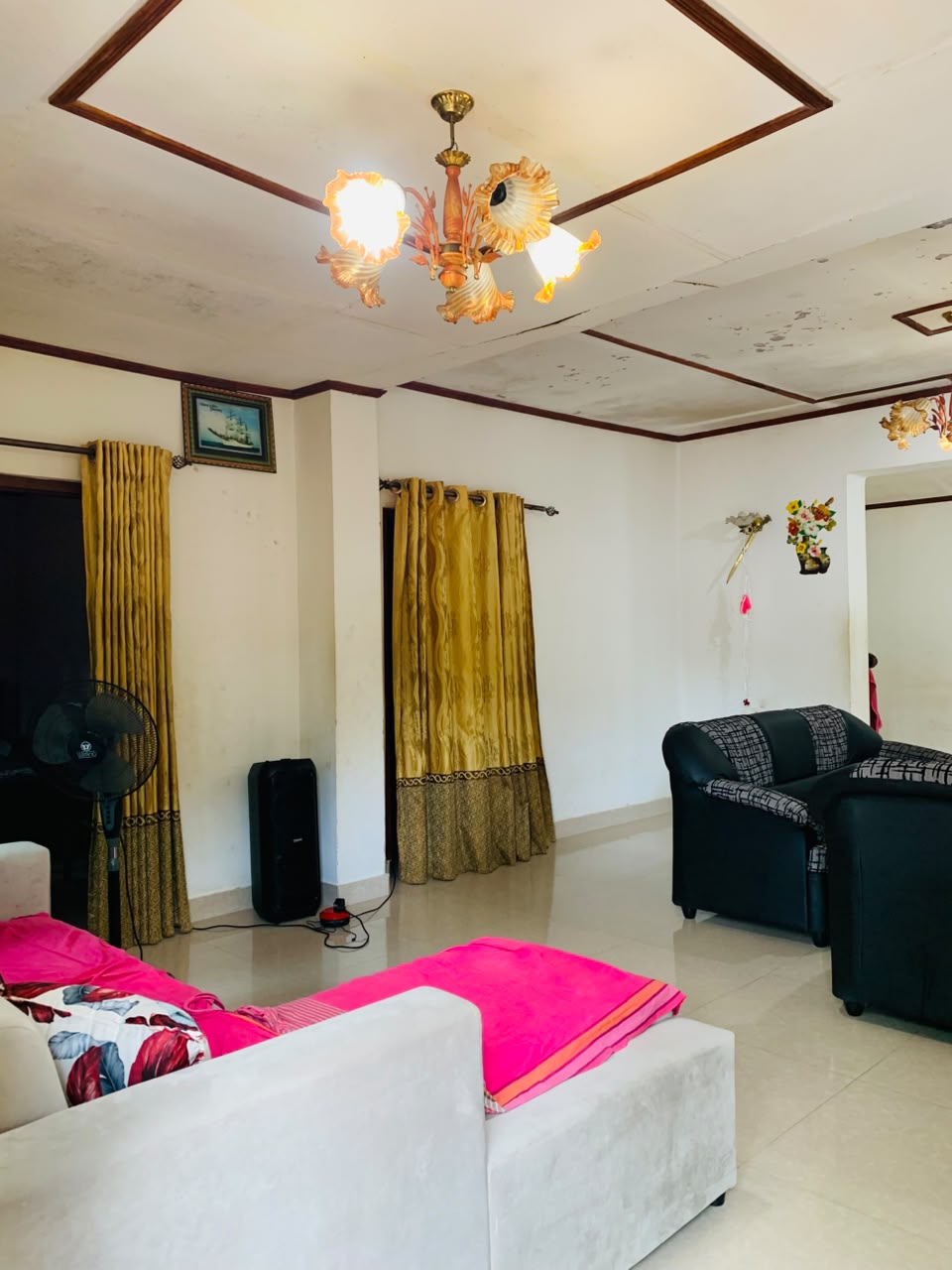 කුරැවිට නිවාස දෙකක් විකිණීමට