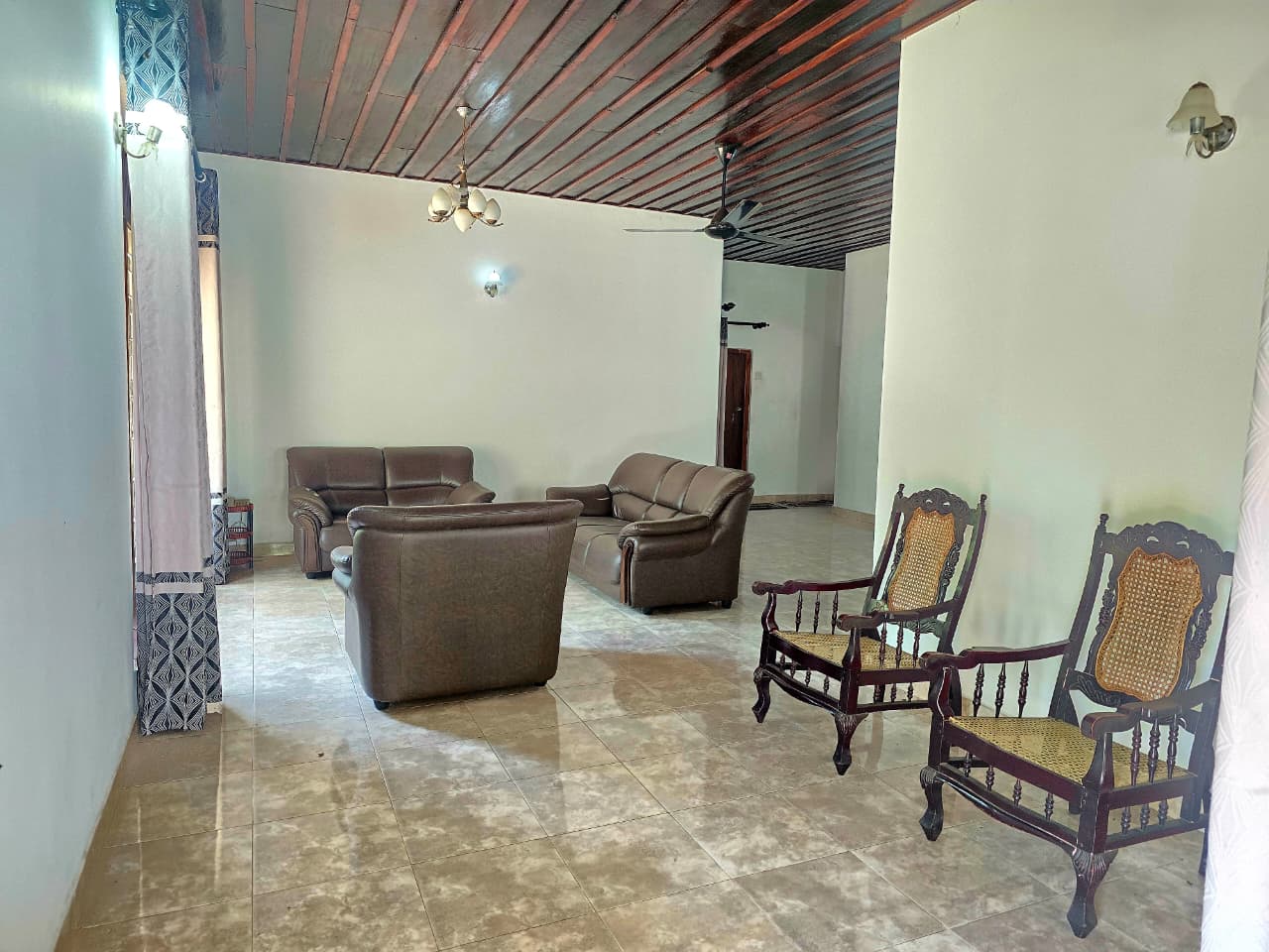 Land with 5 Bedroom House for Sale Homagama