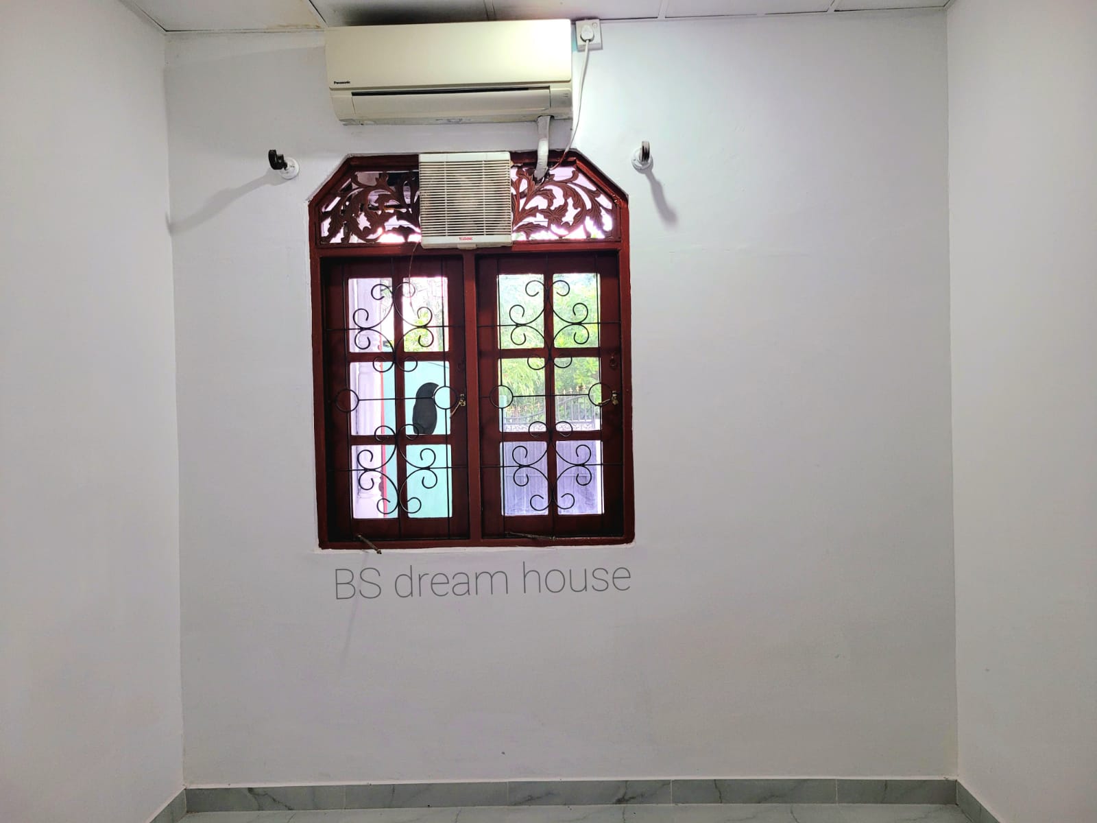 පිළියන්දල p.s පෙරේරා මාවතේ අංගසම්පූර්ණ තනිමහල් නිවසක් විකිණීමට ඇත.