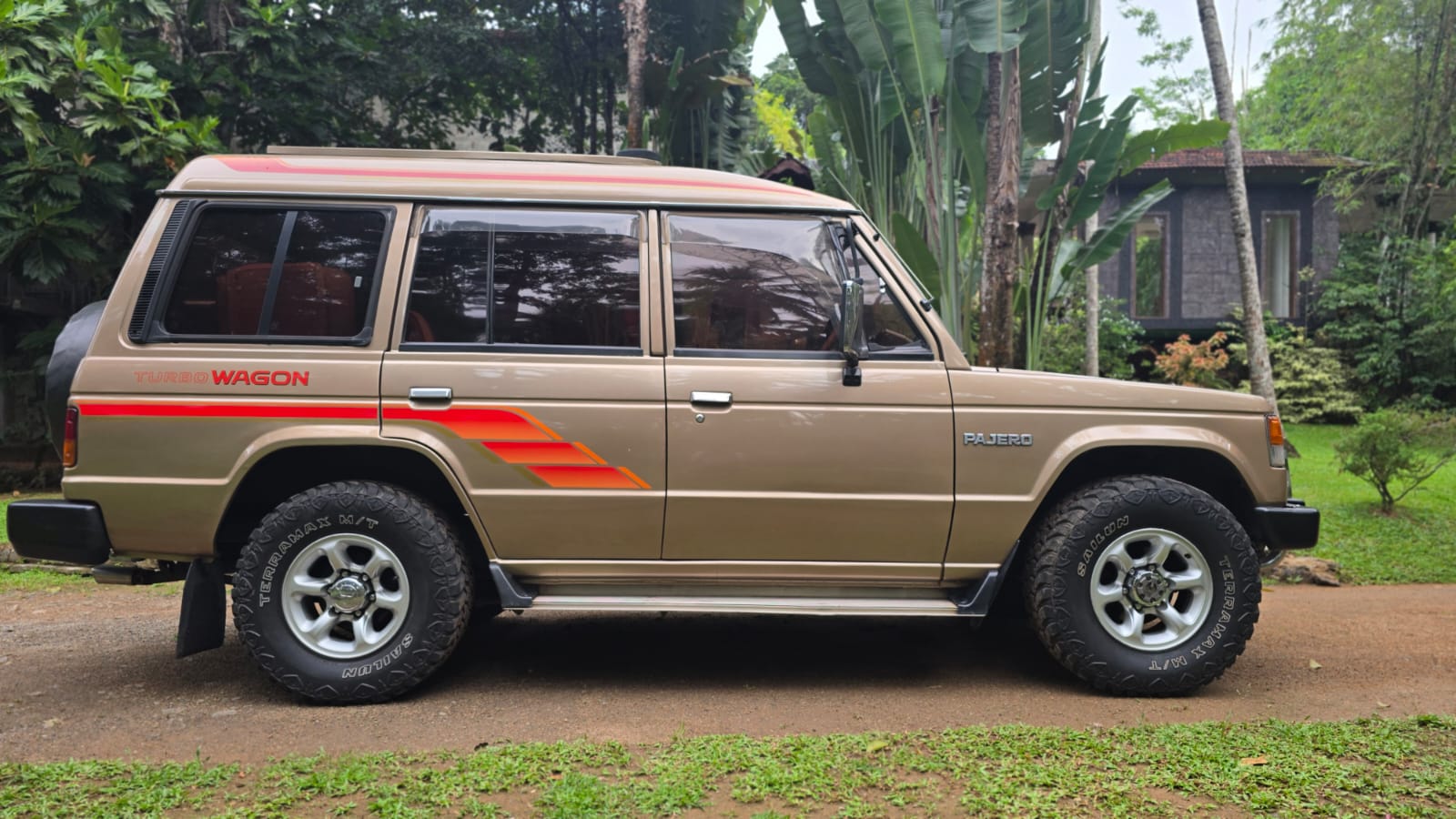MITSUBISHI PAJERO MK1 1988