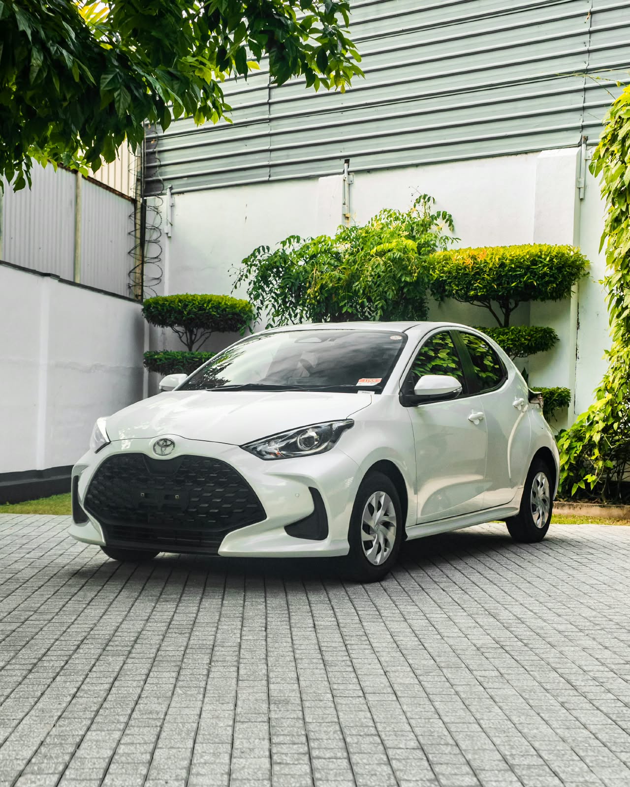 Toyota Yaris G pearl white  2024