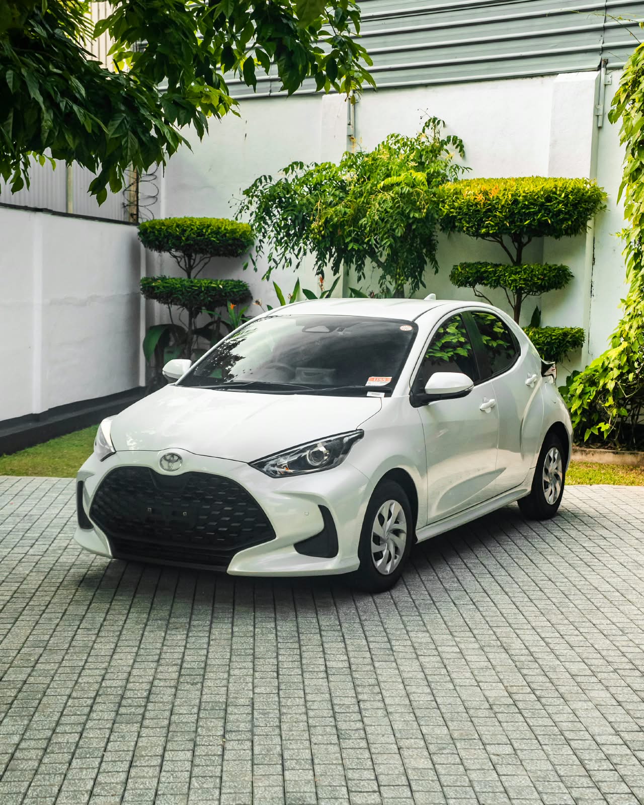 Toyota Yaris G pearl white  2024