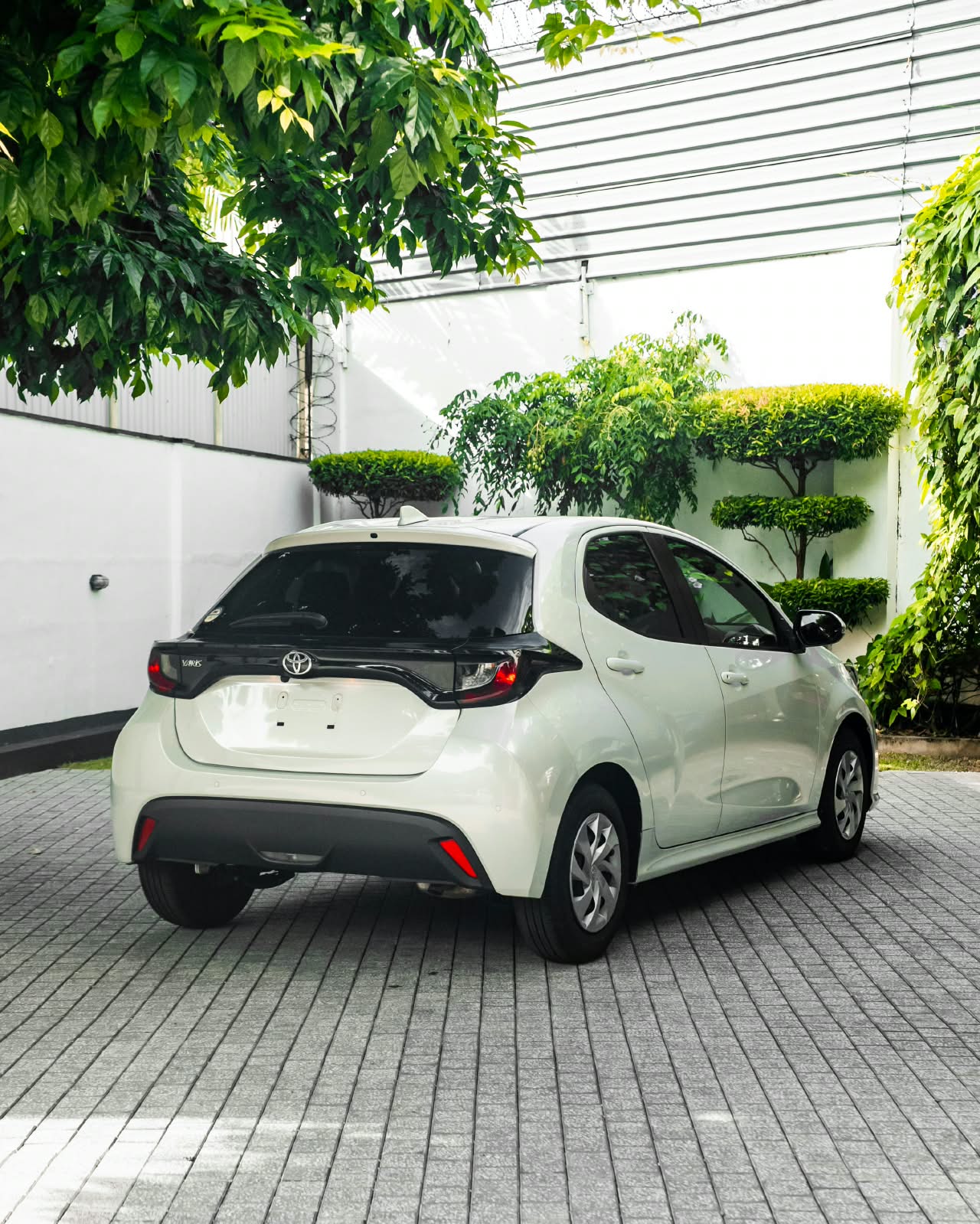 Toyota Yaris G pearl white  2024