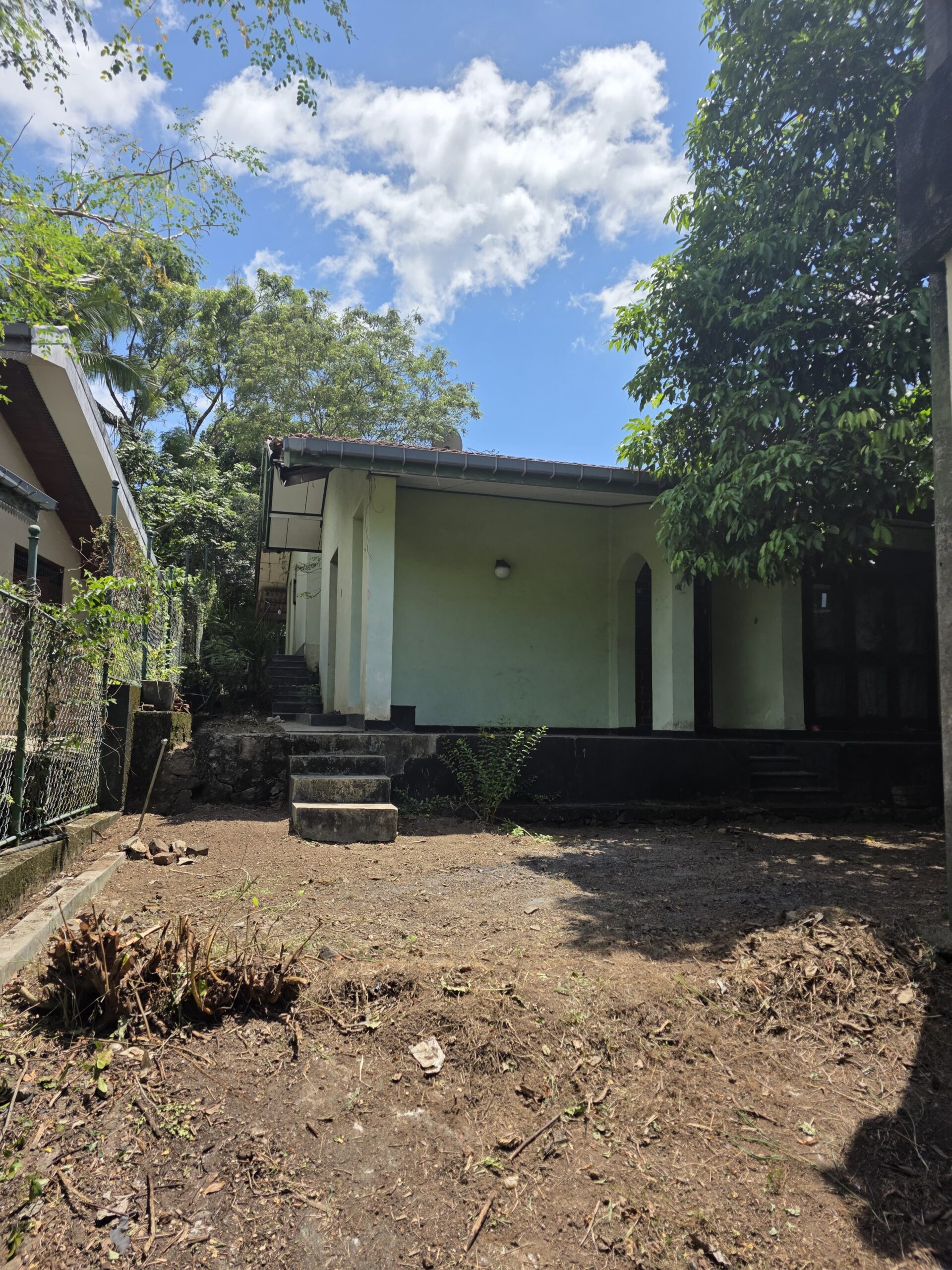 Spacious 32 Perch Land with House for Sale Yakkala