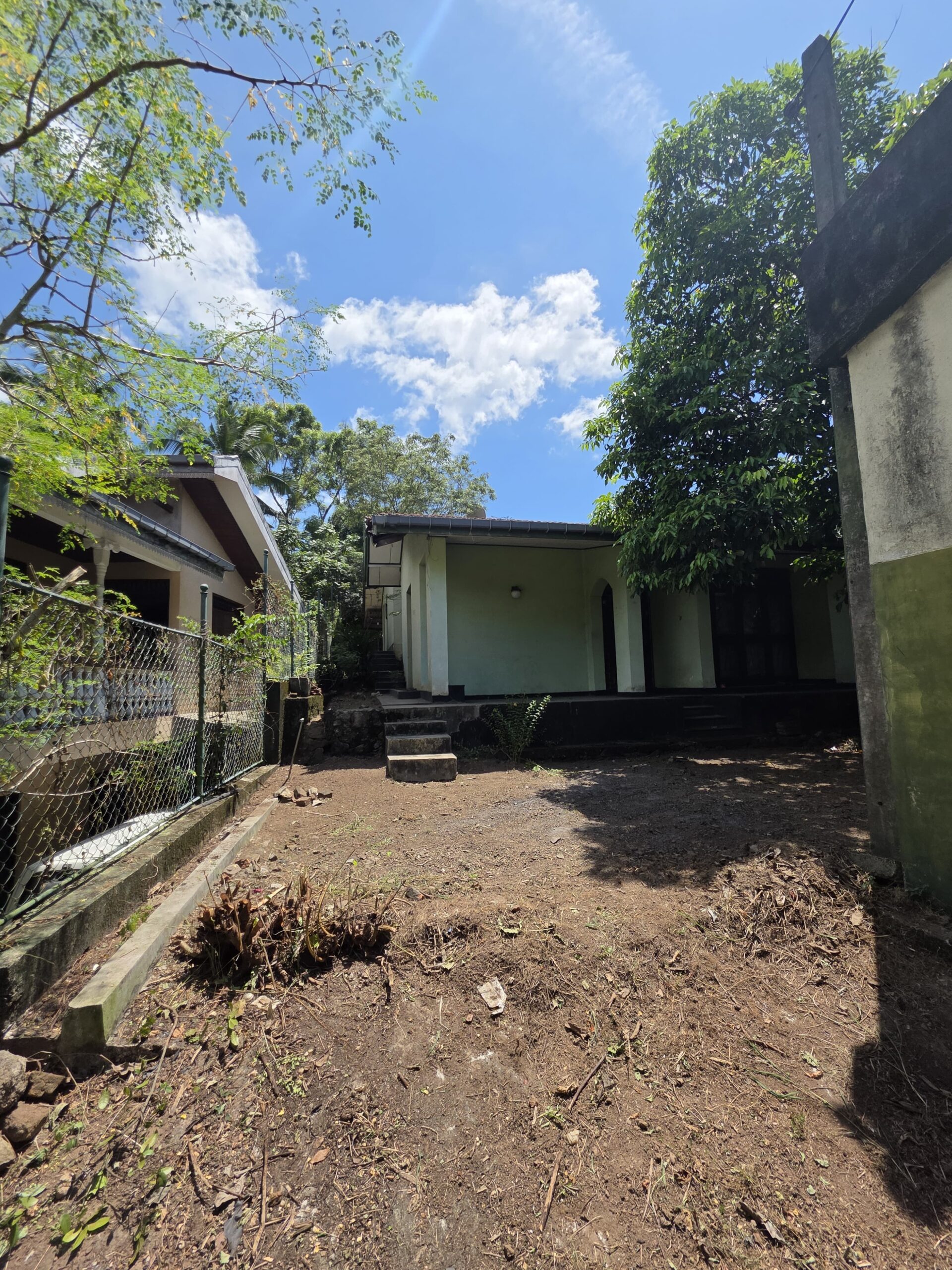 Spacious 32 Perch Land with House for Sale Yakkala