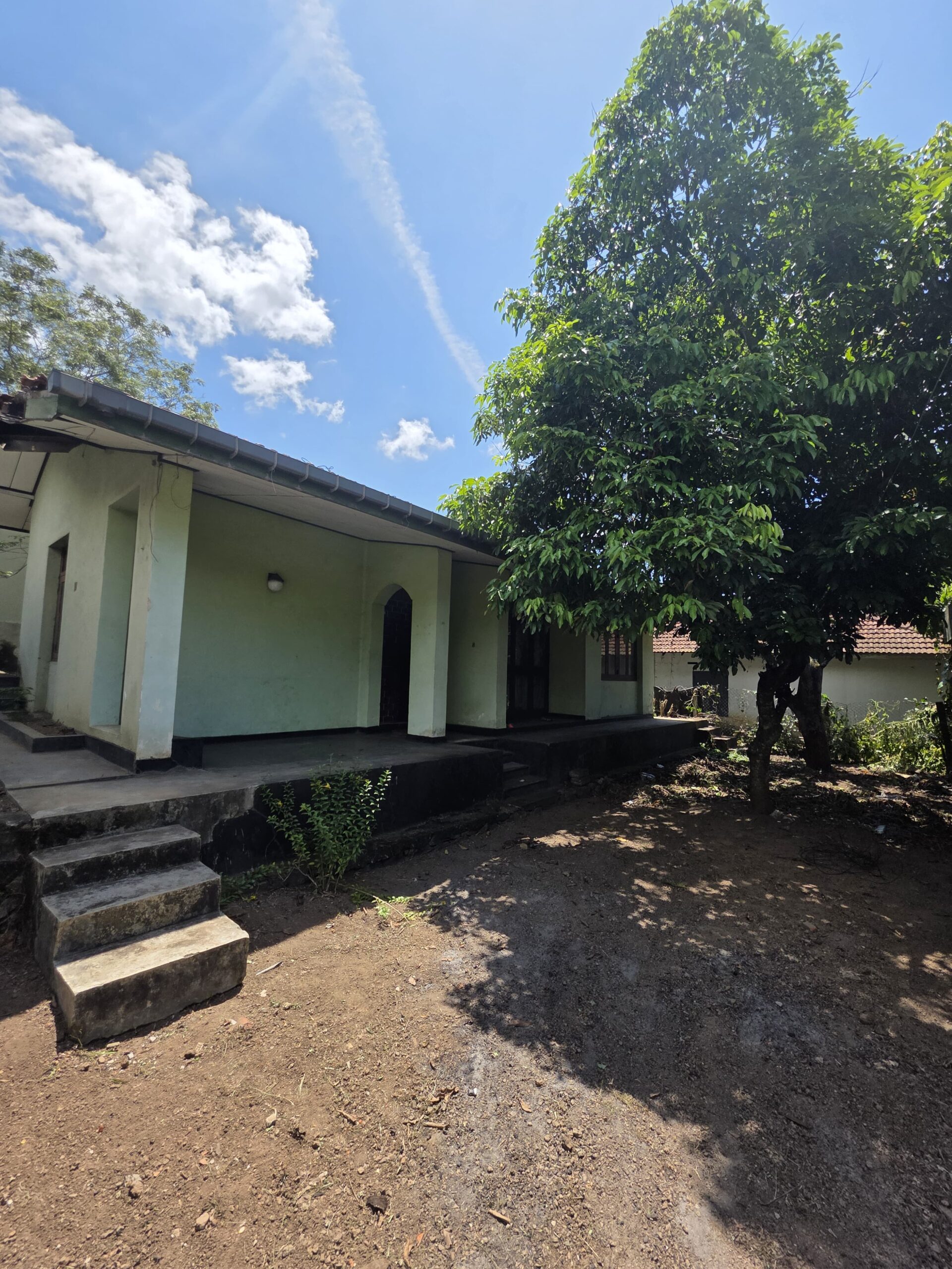 Spacious 32 Perch Land with House for Sale Yakkala