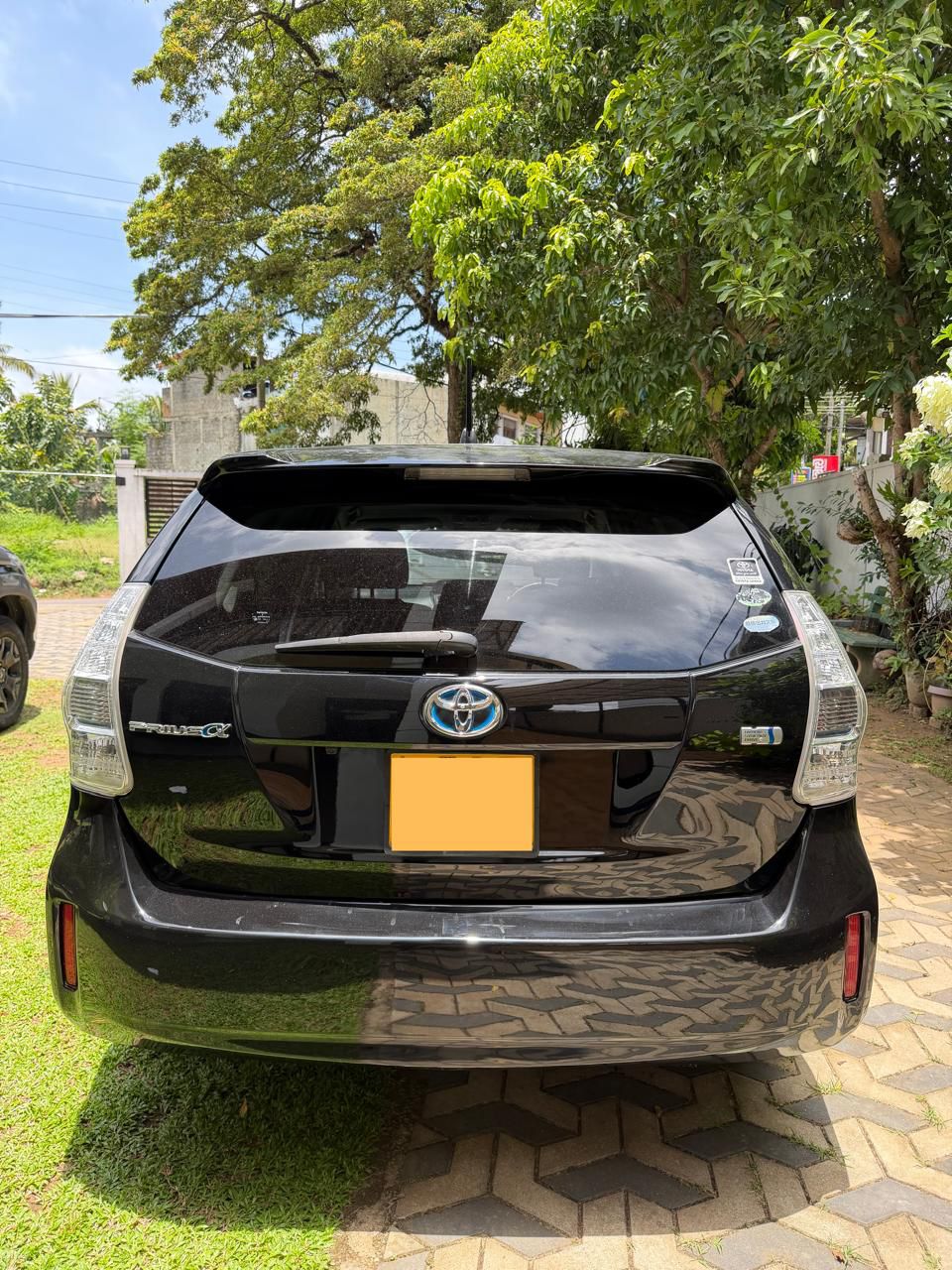 Toyota Prius Alpha 2014