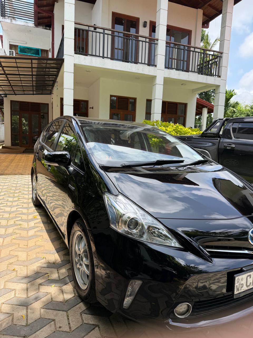 Toyota Prius Alpha 2014