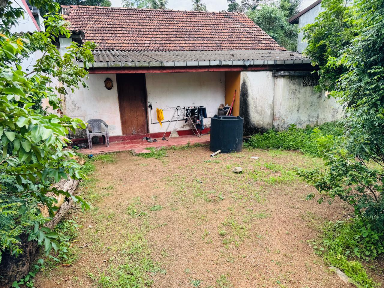 අතුරුගිරිය – රුක්මල්ගම ප්‍රදේශයේ පර්චස් 12ක ඉඩමක් සහ නිවසක් විකිණීමට ඇත