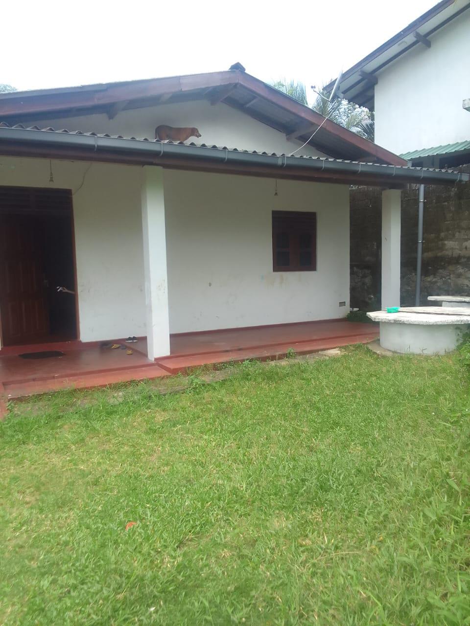 වැලිවේරිය නගරයට නුදුරින් කාමර 3ක නිවසක් විකිණීමට