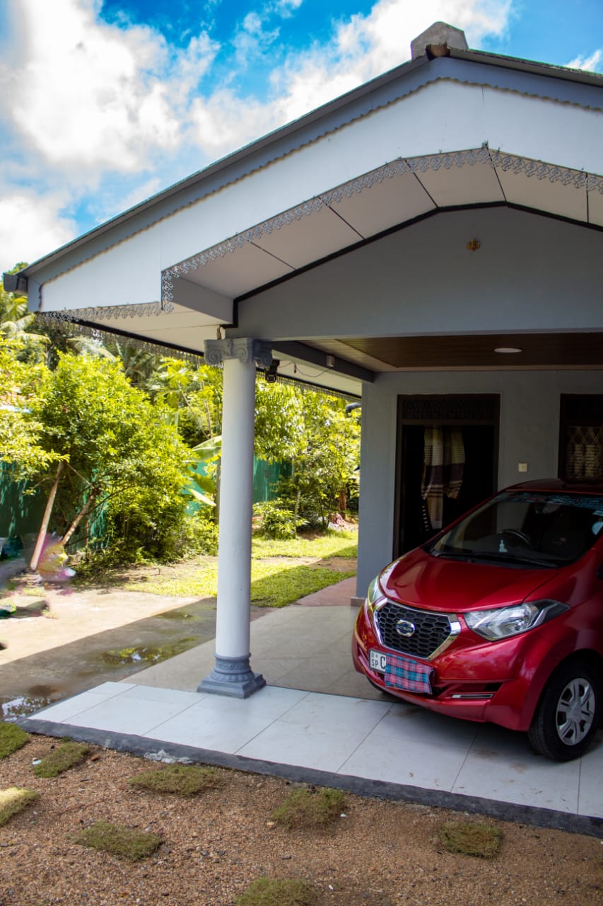 LUXURIOUS 3-STOREY VILLA WITH ROOFTOP RESTAURENT FOR SALE IN WELIGAMA