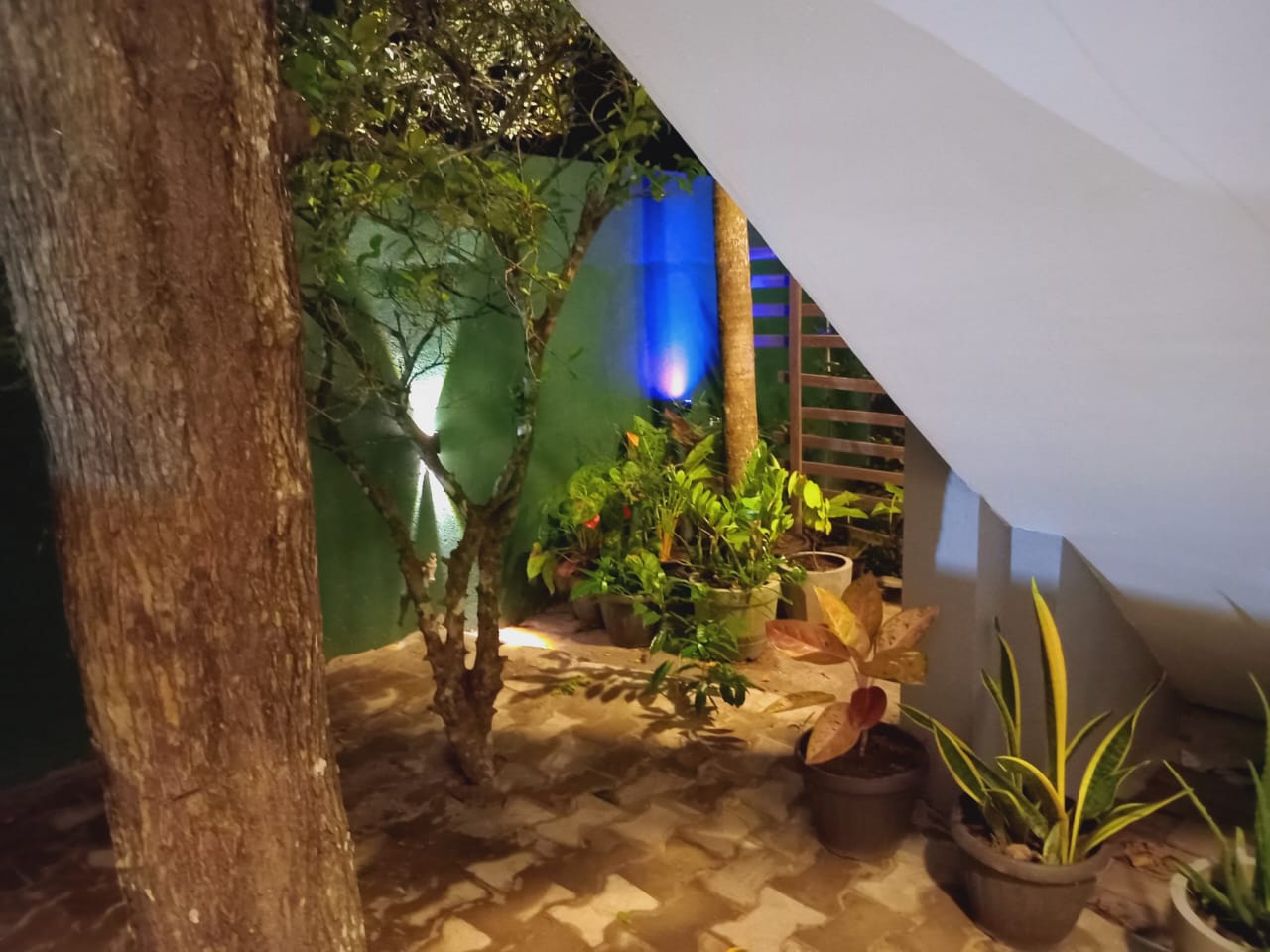 LUXURIOUS 3-STOREY VILLA WITH ROOFTOP RESTAURENT FOR SALE IN WELIGAMA