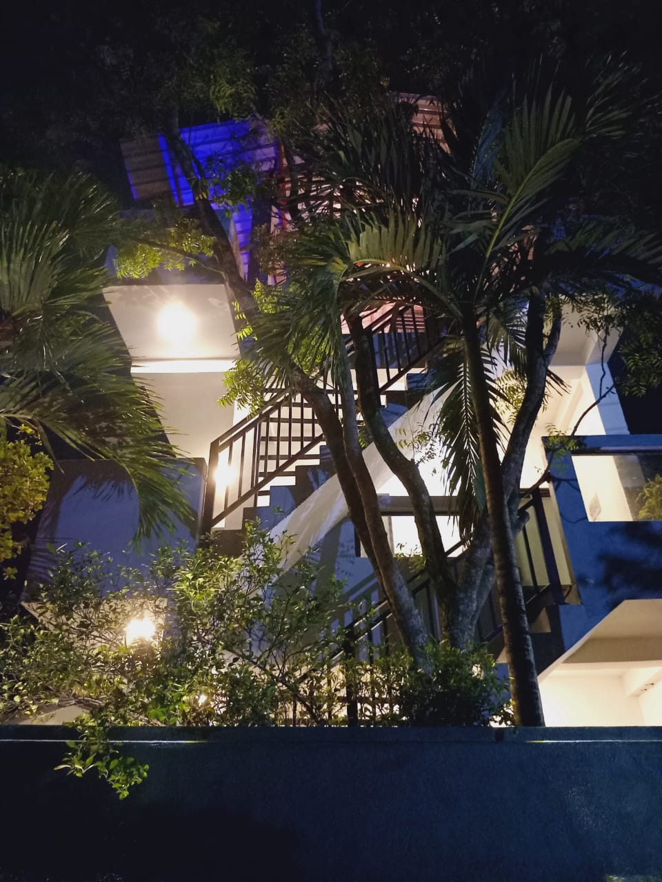 LUXURIOUS 3-STOREY VILLA WITH ROOFTOP RESTAURENT FOR SALE IN WELIGAMA