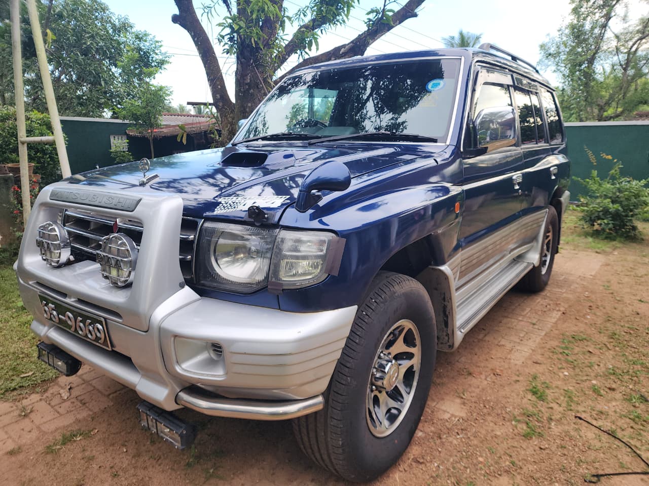 Mitsubishi Montero 2000