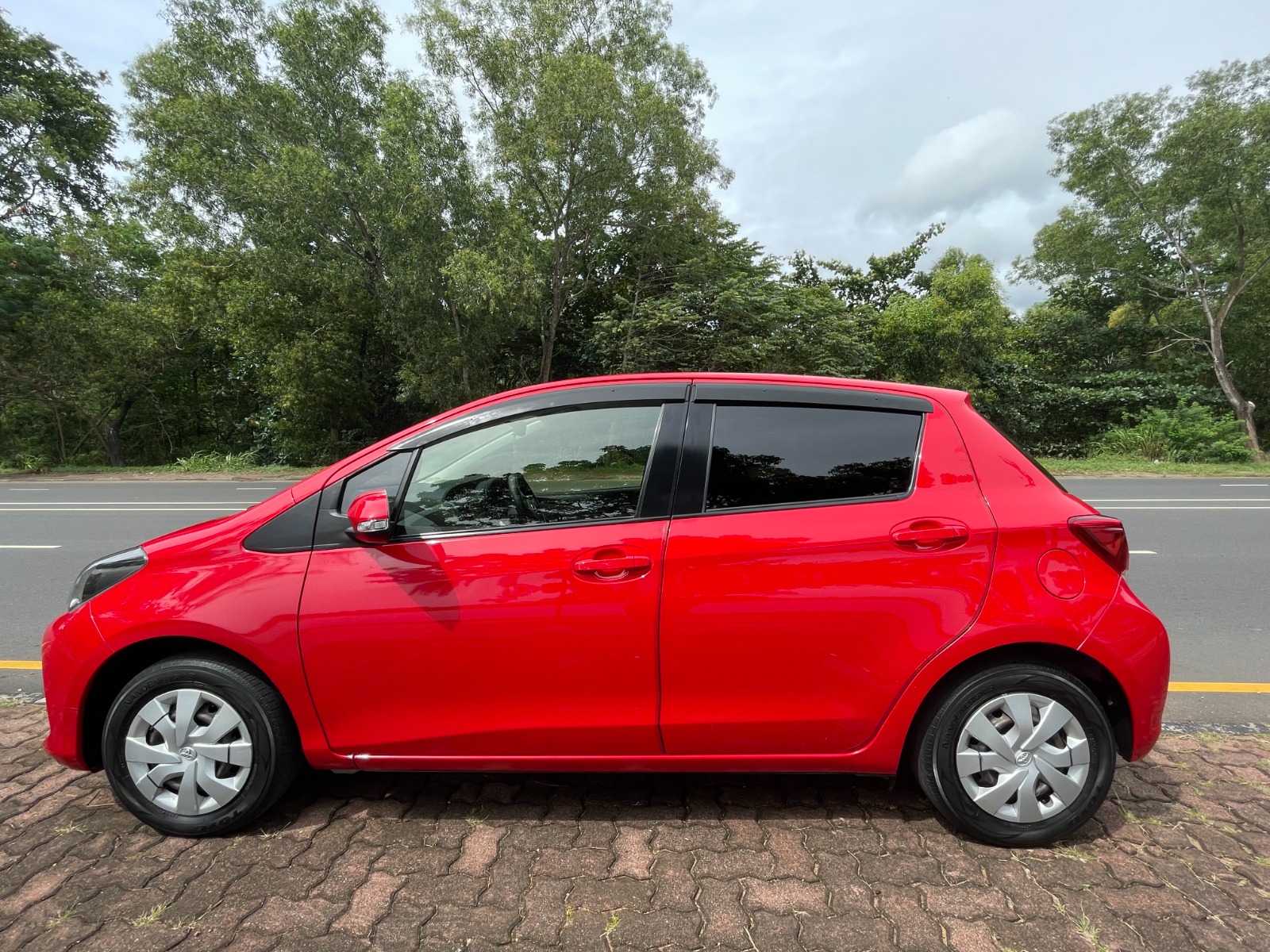 Toyota Vitz 2015