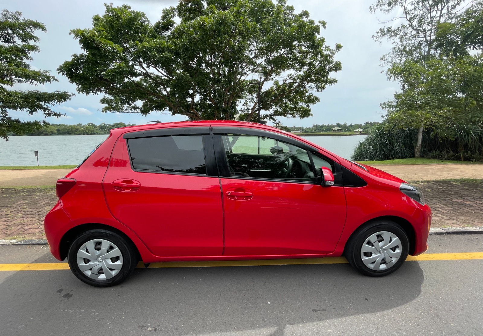 Toyota Vitz 2015