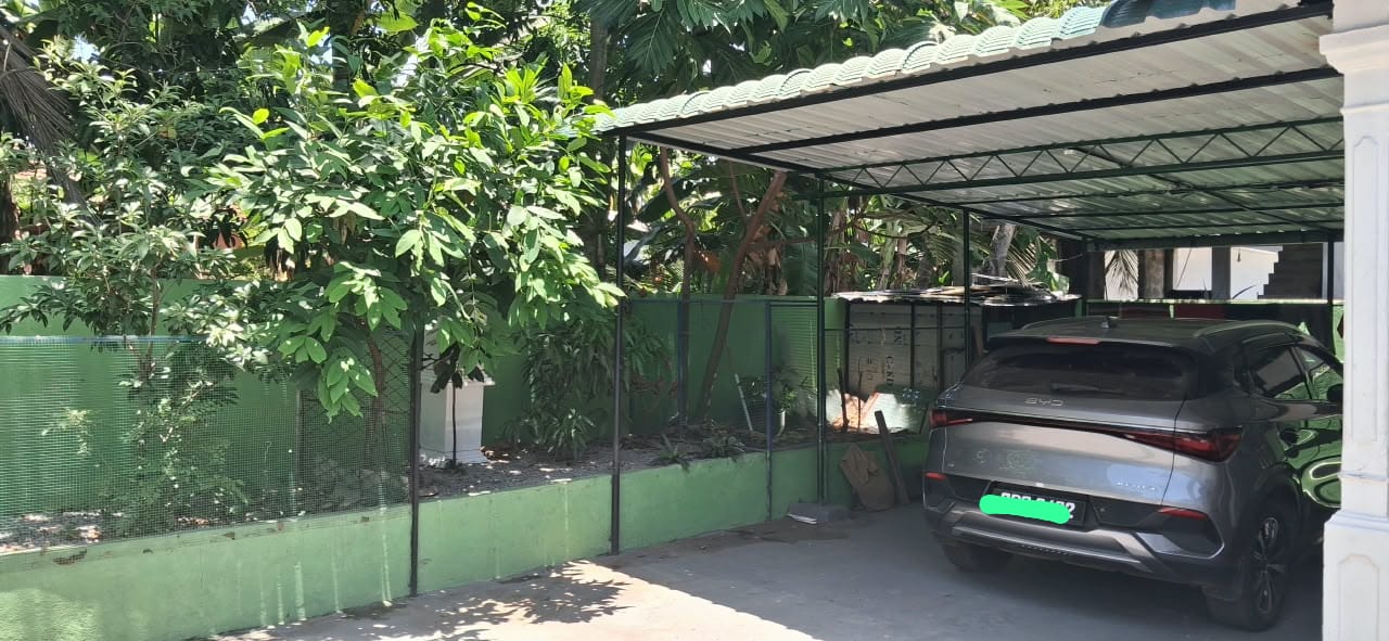 House for Sale with 20-Foot-wide road
