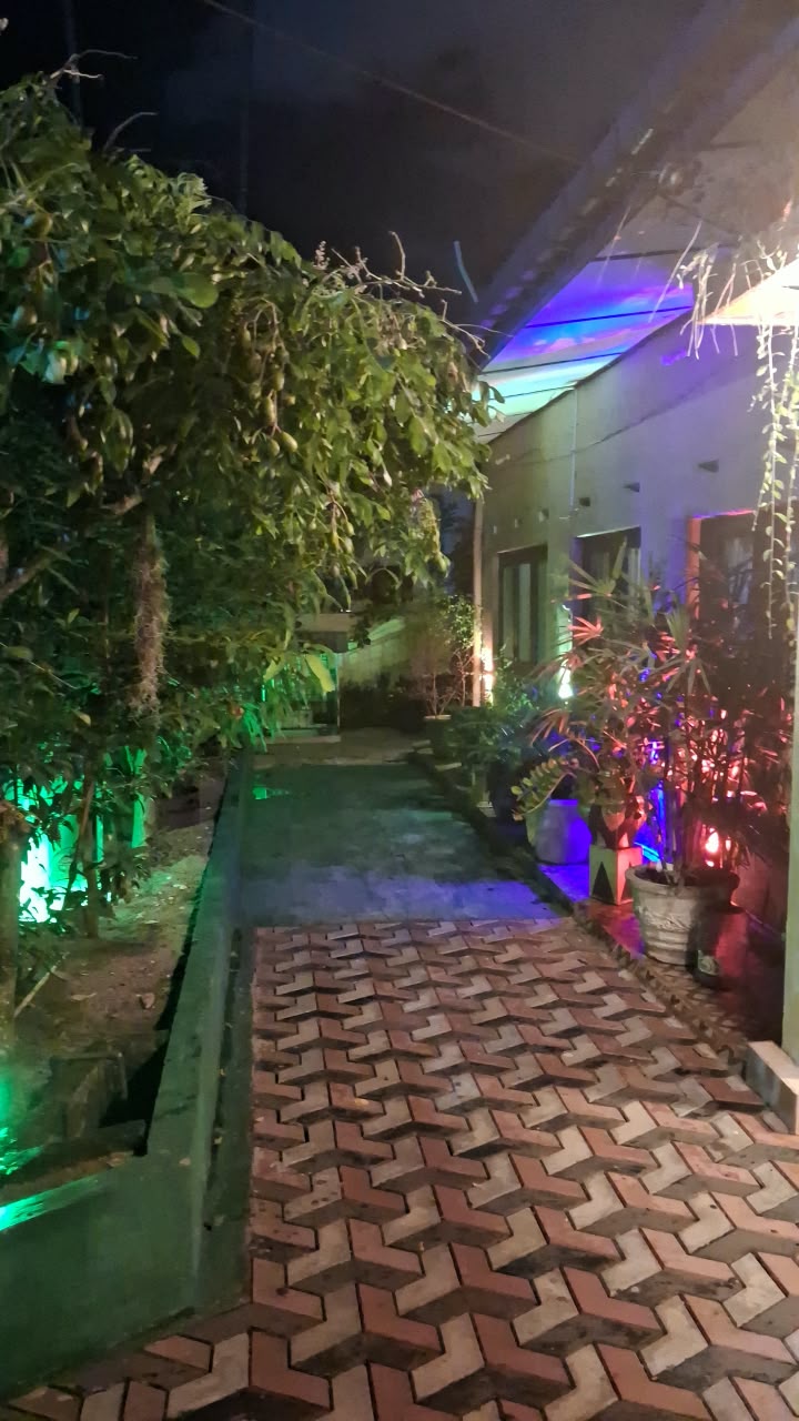 House for Sale with 20-Foot-wide road