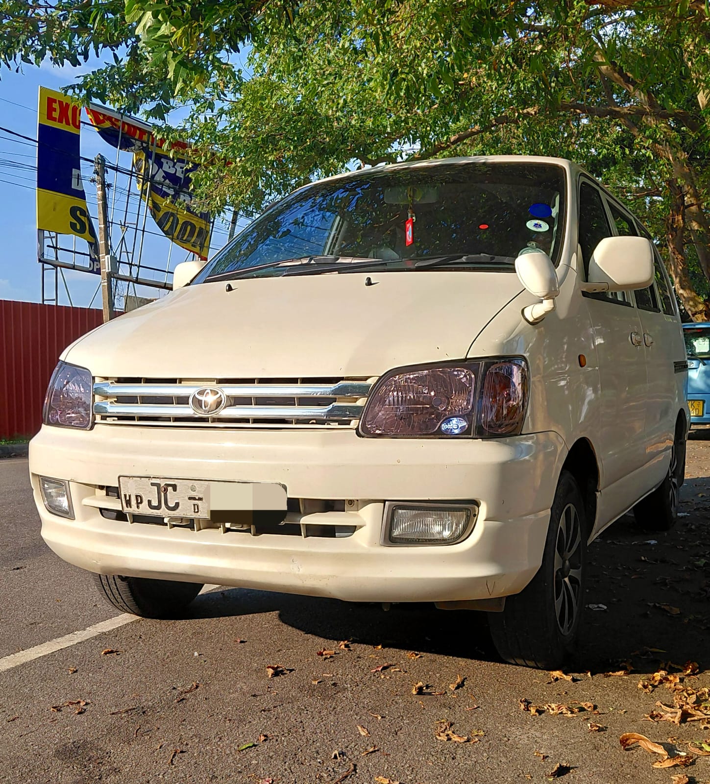 Toyota Noah KR42 2000