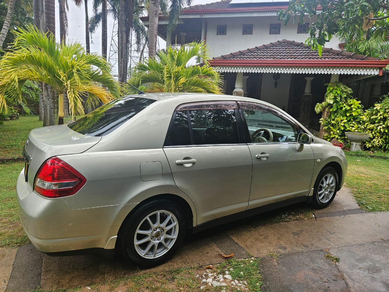 Nissan Tiida 2007