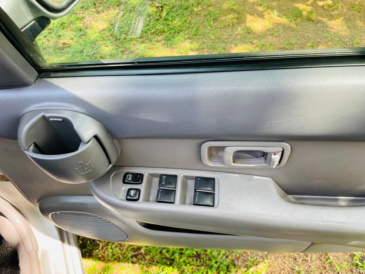 Nissan March 2001