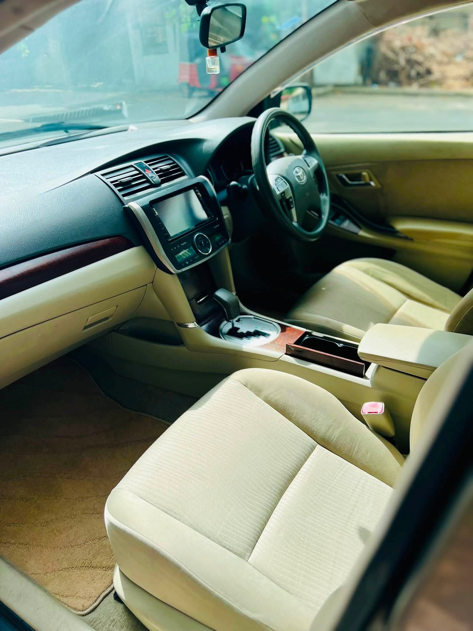 Toyota Premio Superior 2013