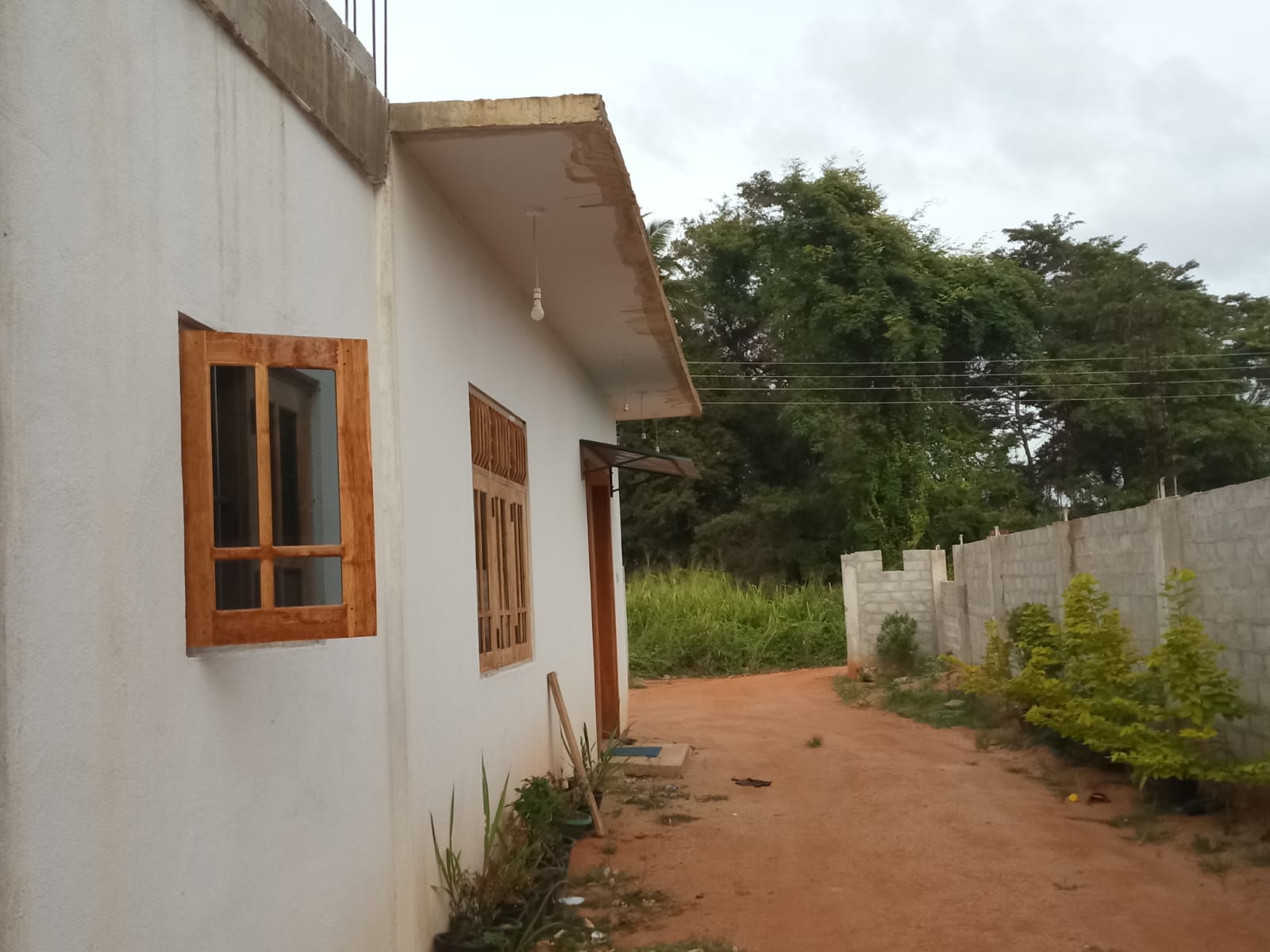 Land with House for Sale – Wariyapola