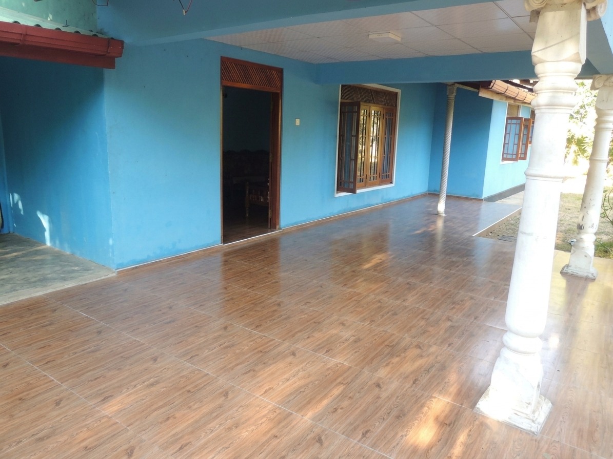 Land with House for Sale Higurakgoda