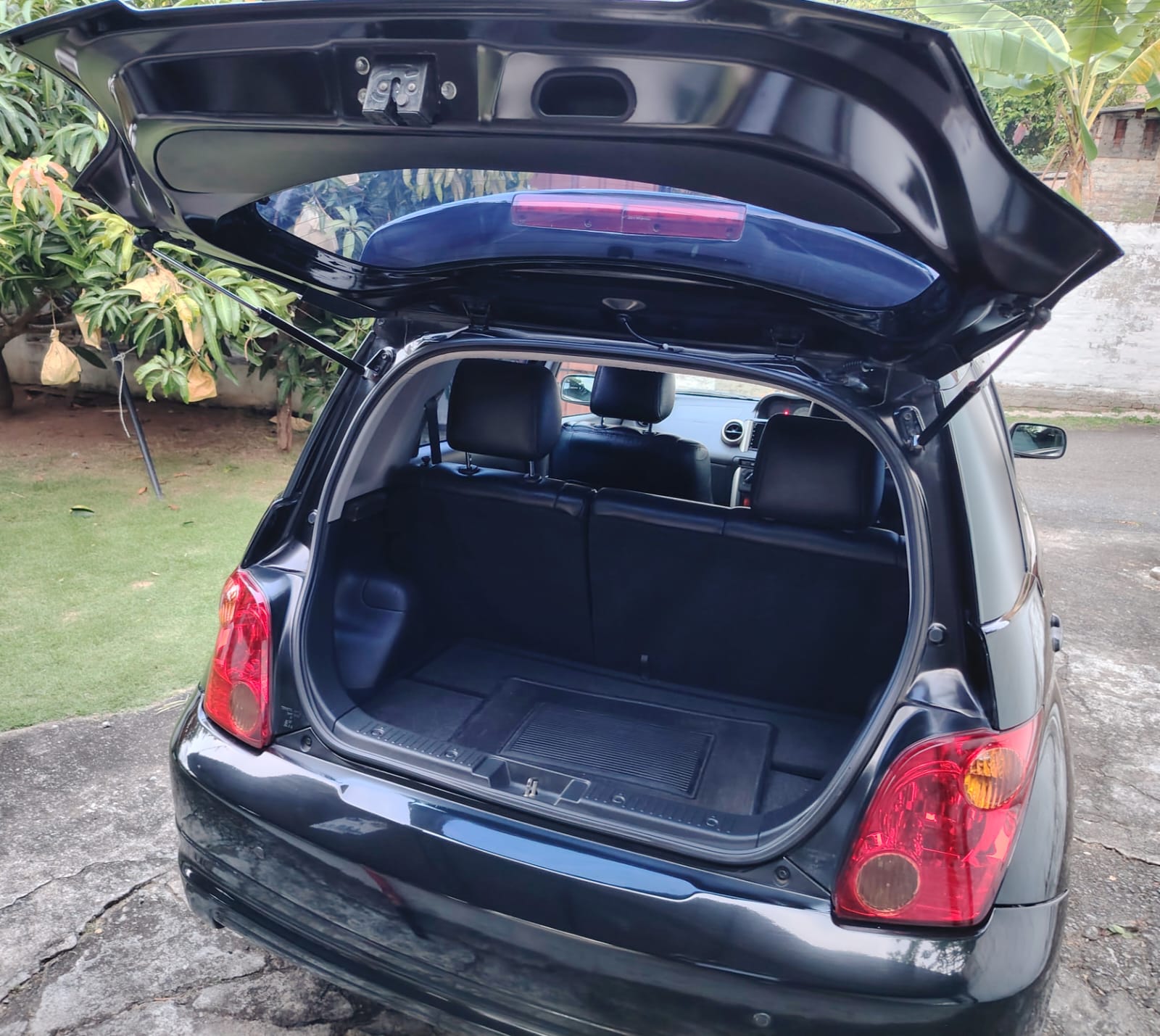 Toyota IST 2004