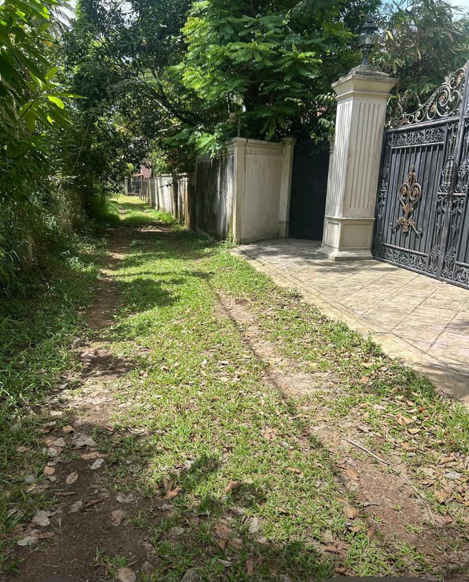 ගම්පහ යක්කල නගරයෙන් වටිනා ඉඩමක්