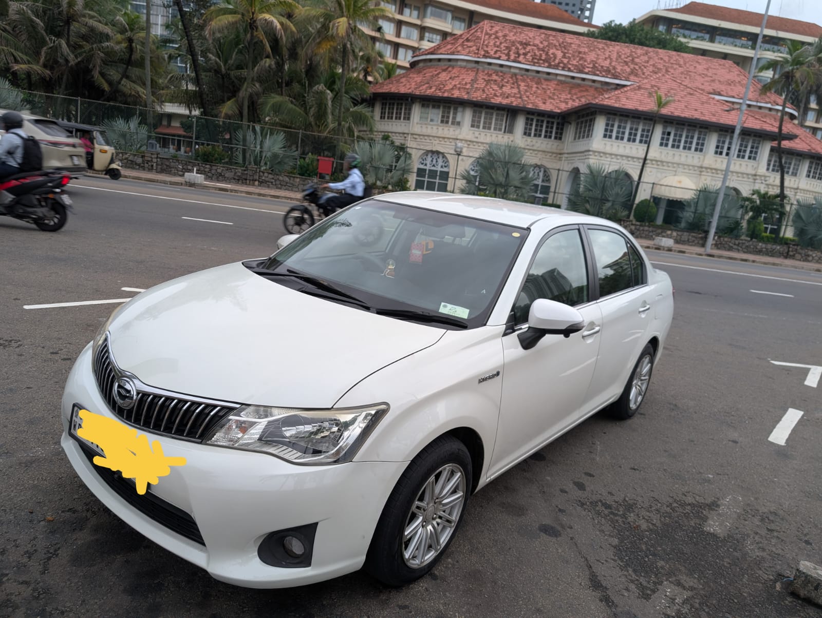 Toyota Axio Hybrid 2014