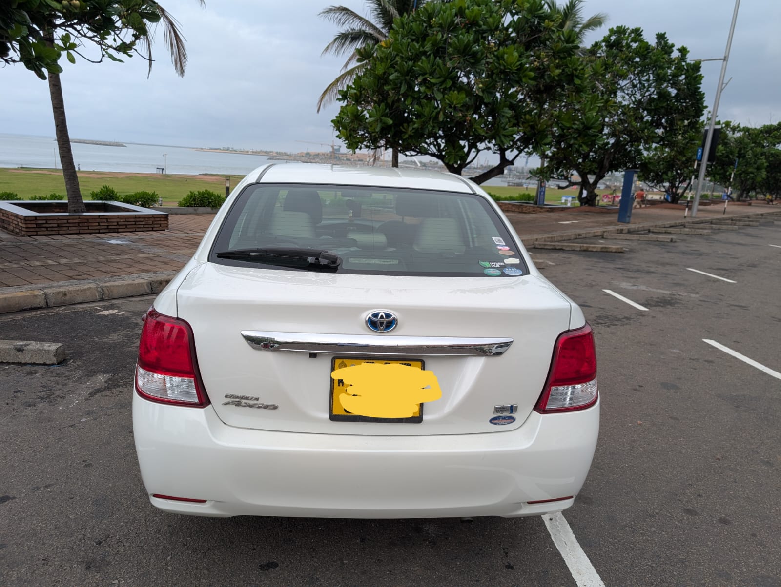 Toyota Axio Hybrid 2014