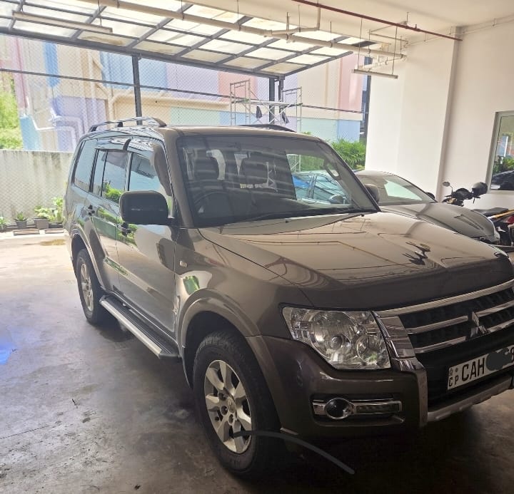 Mitsubishi Montero 2015