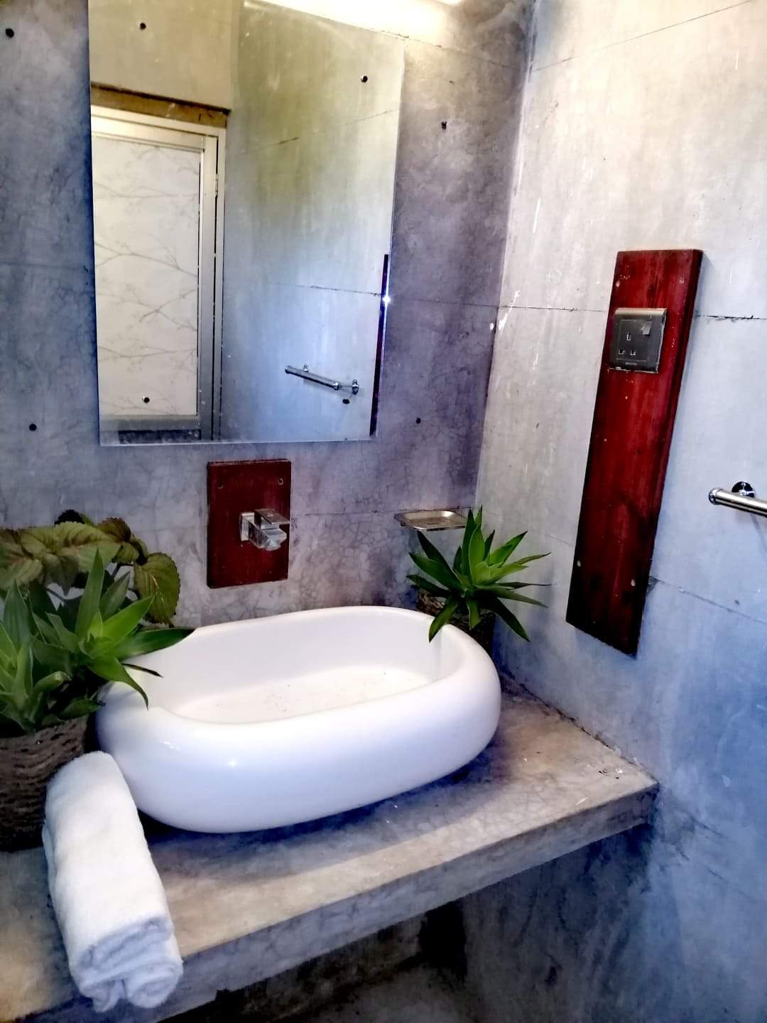 Hotel For Sale – Near Whiskey Point With Beach In Arugam Bay
