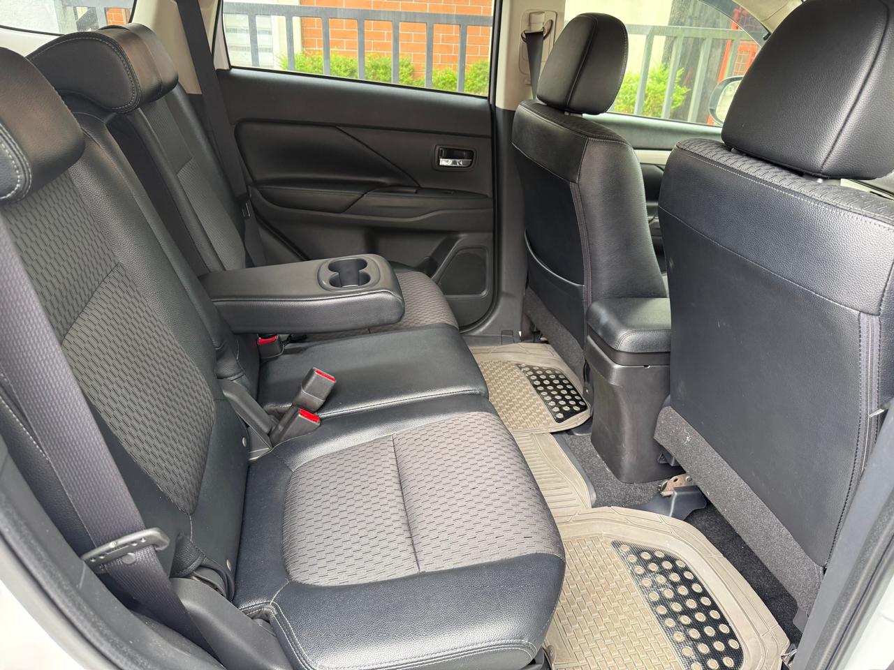 Mitsubishi Outlander PHEV Nevi 2015