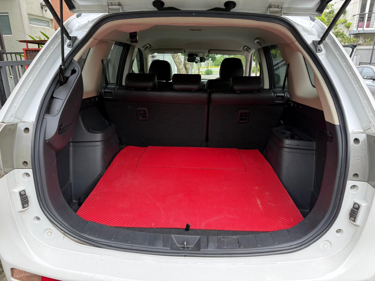 Mitsubishi Outlander PHEV Nevi 2015