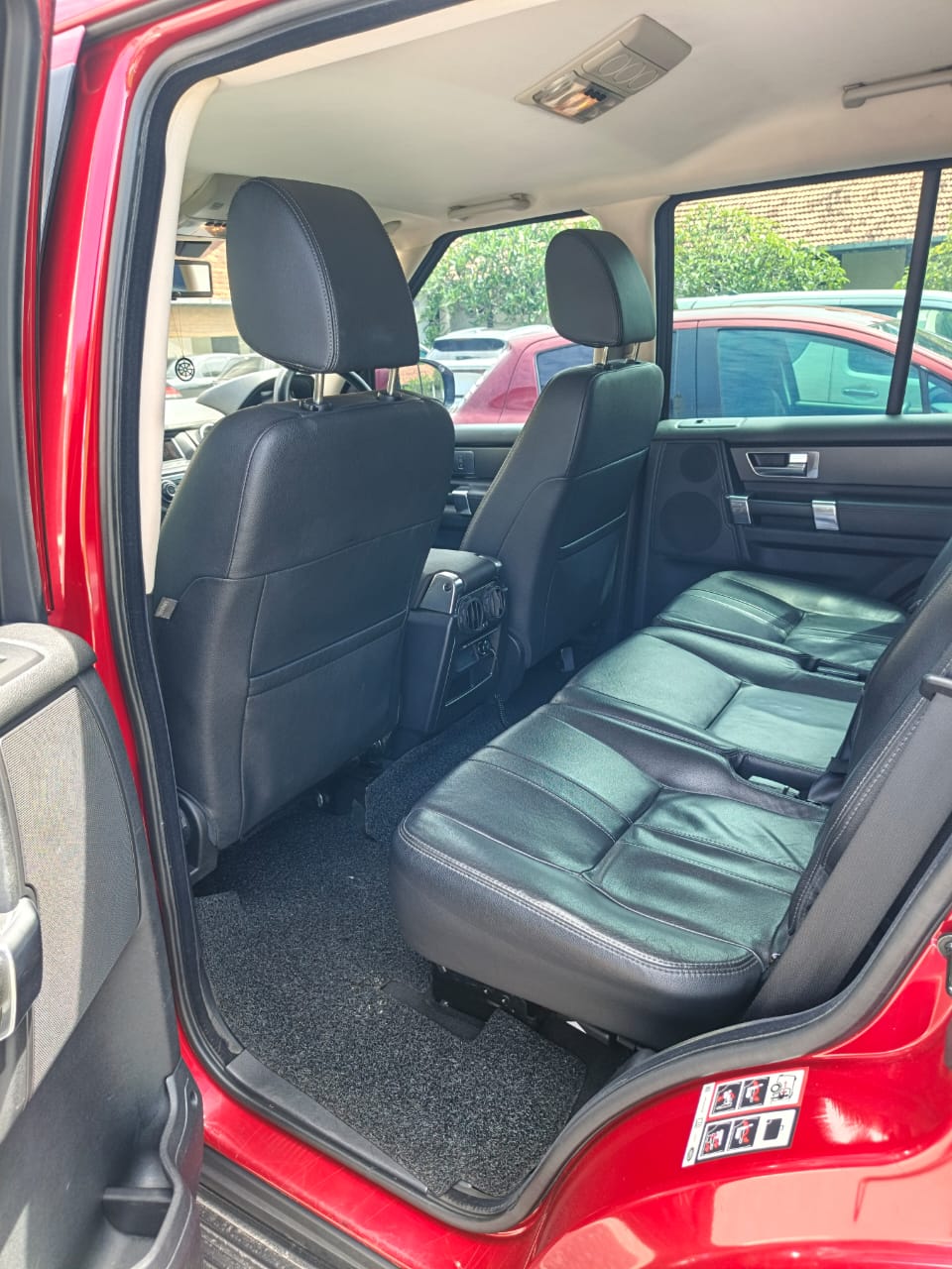 Land Rover Discovery S 2014
