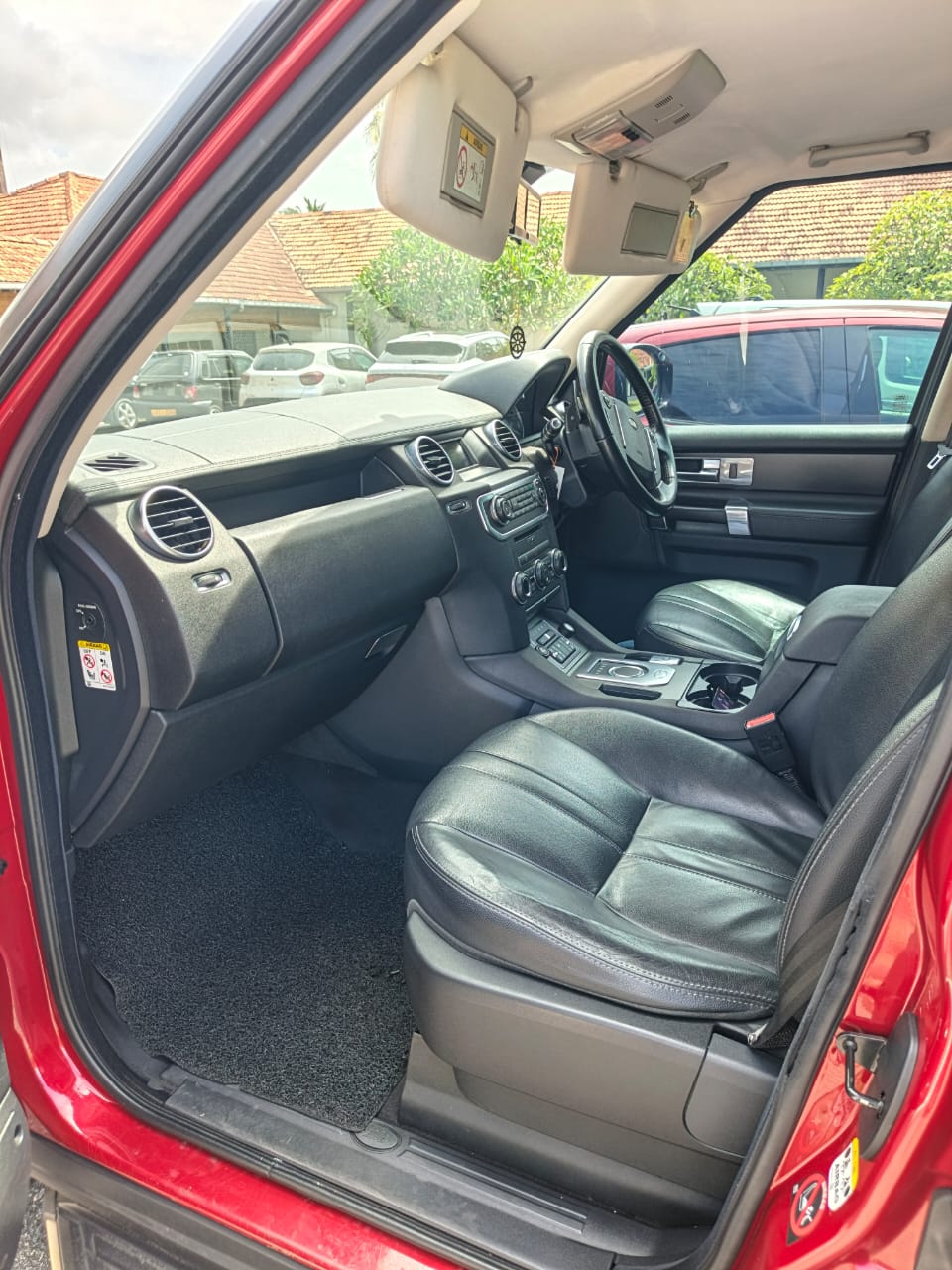 Land Rover Discovery S 2014